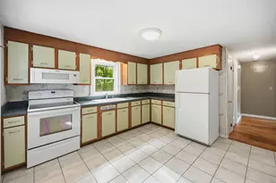 7 Fran Ave, Plaistow, NH 03865 - Photo 4