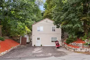 786 Mammoth Rd, Manchester, NH 03104 - Photo 2