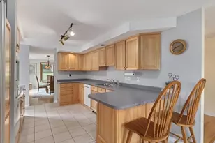110 Pheasant Ln, Manchester, NH 03109 - Photo 6
