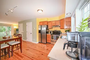 1029 S Mammoth Rd, Manchester, NH 03109 - Photo 14