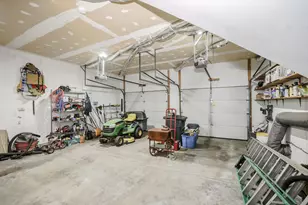 8 Raelynn Dr, Derry, NH 03038 - Photo 20