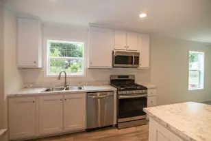 9 Cartwright Dr, Londonderry, NH 03053 - Photo 2