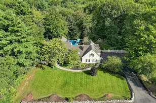 9 Rosewell Rd, Bedford, NH 03110 - Photo 2