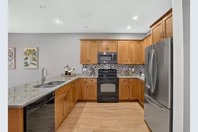 98 Riverwalk Way #8E, Manchester, NH 03101 - Photo 4
