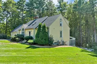 7 Virginia Ct, Hooksett, NH 03106 - Photo 2