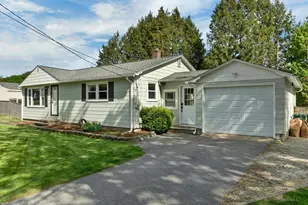 7 Pleasant St, Merrimack, NH 03054 - Photo 2