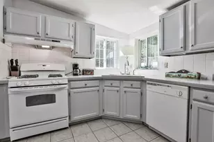 8 Aberdeen Dr, Stratham, NH 03885 - Photo 6