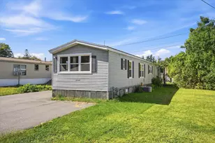 33 Longmeadow Dr, Concord, NH 03301 - Photo 2
