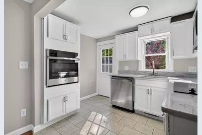 39 Hillside Avenue, Derry, NH 03038 - Photo 4