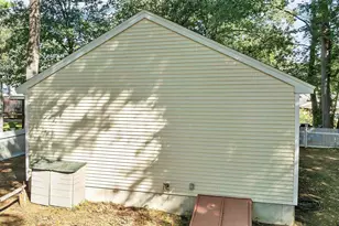 8 Riverside Dr, Fremont, NH 03044 - Photo 6