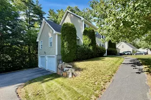 11 Hawthorne Cir, Somersworth, NH 03878 - Photo 2