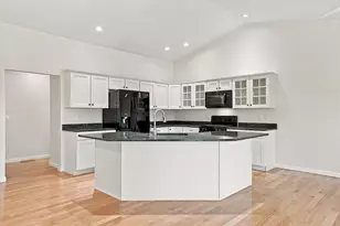 26 Weymouth Ct, Hudson, NH 03051 - Photo 8