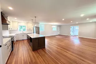 18 Oak St, Derry, NH 03038 - Photo 8