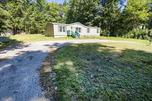 11 Allen St, Sandown, NH 03873 - Photo 2