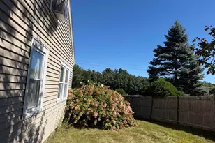 39 Pike St, Nashua, NH 03062 - Photo 12