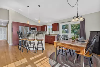 72 S Gray Court, Manchester, NH 03103 - Photo 4