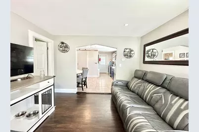 21 Brock Street, Manchester, NH 03102 - Photo 6