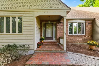 35 Hyacinth Drive, Nashua, NH 03062 - Photo 2