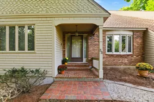 35 Hyacinth Dr, Nashua, NH 03062 - Photo 2