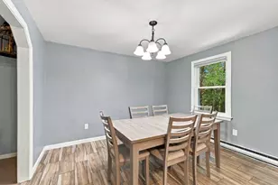 27 Hampshire Dr, Derry, NH 03038 - Photo 14