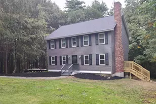 27 Hampshire Dr, Derry, NH 03038 - Photo 2