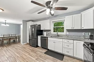 27 Hampshire Dr, Derry, NH 03038 - Photo 16