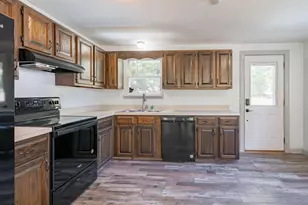 43 New Searles Rd, Nashua, NH 03062 - Photo 8