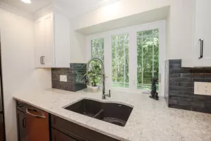 209 Tennyson Dr, Manchester, NH 03104 - Photo 10