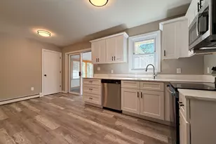 67 Lafayette St, Laconia, NH 03246 - Photo 6
