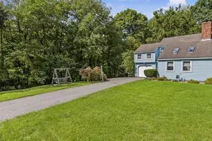 15L Bonnie Ln, Derry, NH 03038 - Photo 2