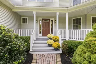 10 Kings Grant Dr, Atkinson, NH 03811 - Photo 4