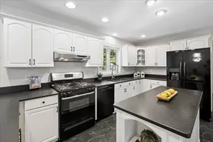33 Auburn Rd, Londonderry, NH 03053 - Photo 6