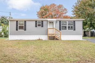 41 B St, Seabrook, NH 03874 - Photo 1