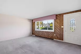 32 Henderson Cir, Salem, NH 03079 - Photo 8