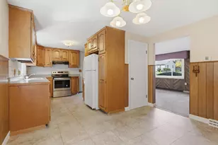 32 Henderson Cir, Salem, NH 03079 - Photo 14