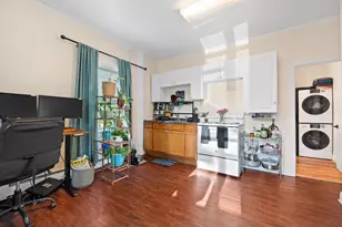 170 Oakland Ave, Manchester, NH 03109 - Photo 8