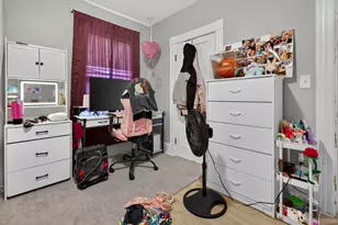 17 Hevey St, Manchester, NH 03102 - Photo 8