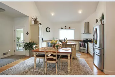 186 Kinsley Street, Nashua, NH 03060 - Photo 2