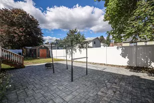 137 Frederick St, Manchester, NH 03102 - Photo 8
