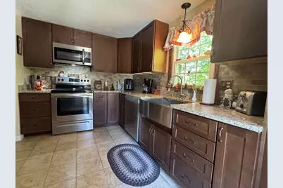 4 Michael Avenue, Derry, NH 03038 - Photo 8
