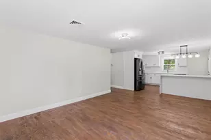 755 Mammoth Rd, Manchester, NH 03104 - Photo 16