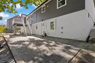 755 Mammoth Rd, Manchester, NH 03104 - Photo 6