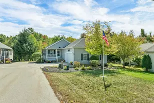 63 Sagewood Cir, Hooksett, NH 03106 - Photo 2