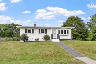 33 Meadow Ln, Greenland, NH 03840 - Photo 2