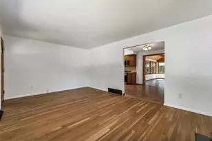 19 Suzanne Dr, Portsmouth, NH 03801 - Photo 14