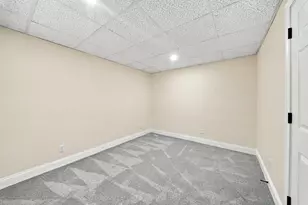 102 Elmwood Dr, Hudson, NH 03051 - Photo 30