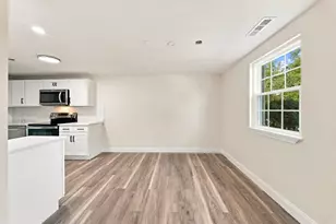 102 Elmwood Dr, Hudson, NH 03051 - Photo 10