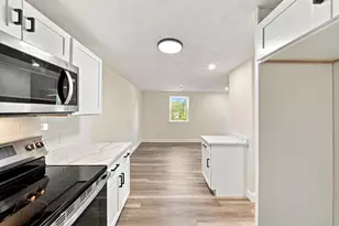 102 Elmwood Dr, Hudson, NH 03051 - Photo 8