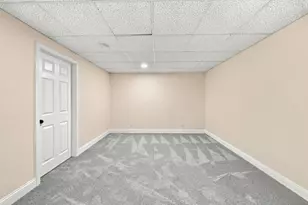 102 Elmwood Dr, Hudson, NH 03051 - Photo 26