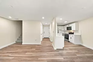 102 Elmwood Dr, Hudson, NH 03051 - Photo 12